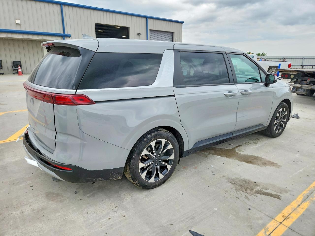 2024 Kia Carnival Ex - Image 3