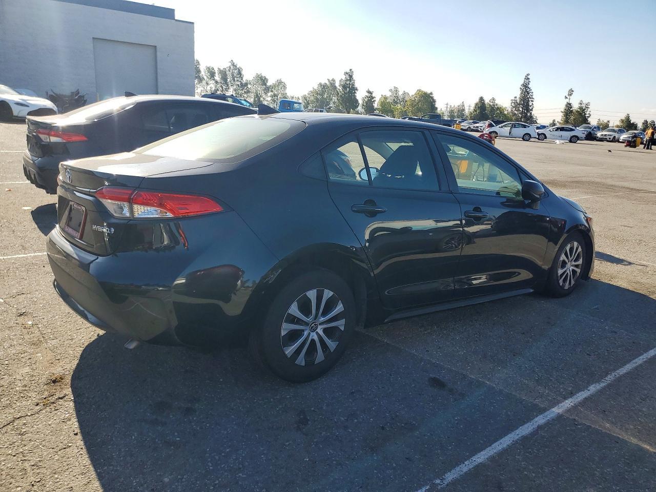 2022 Toyota Corolla Le - Фото 3