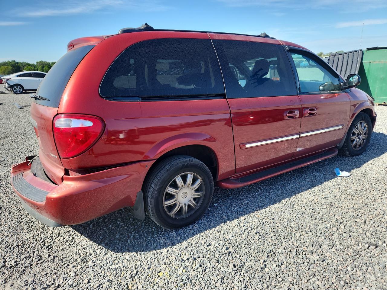 2005 Chrysler Town & Country Touring - Фото 3