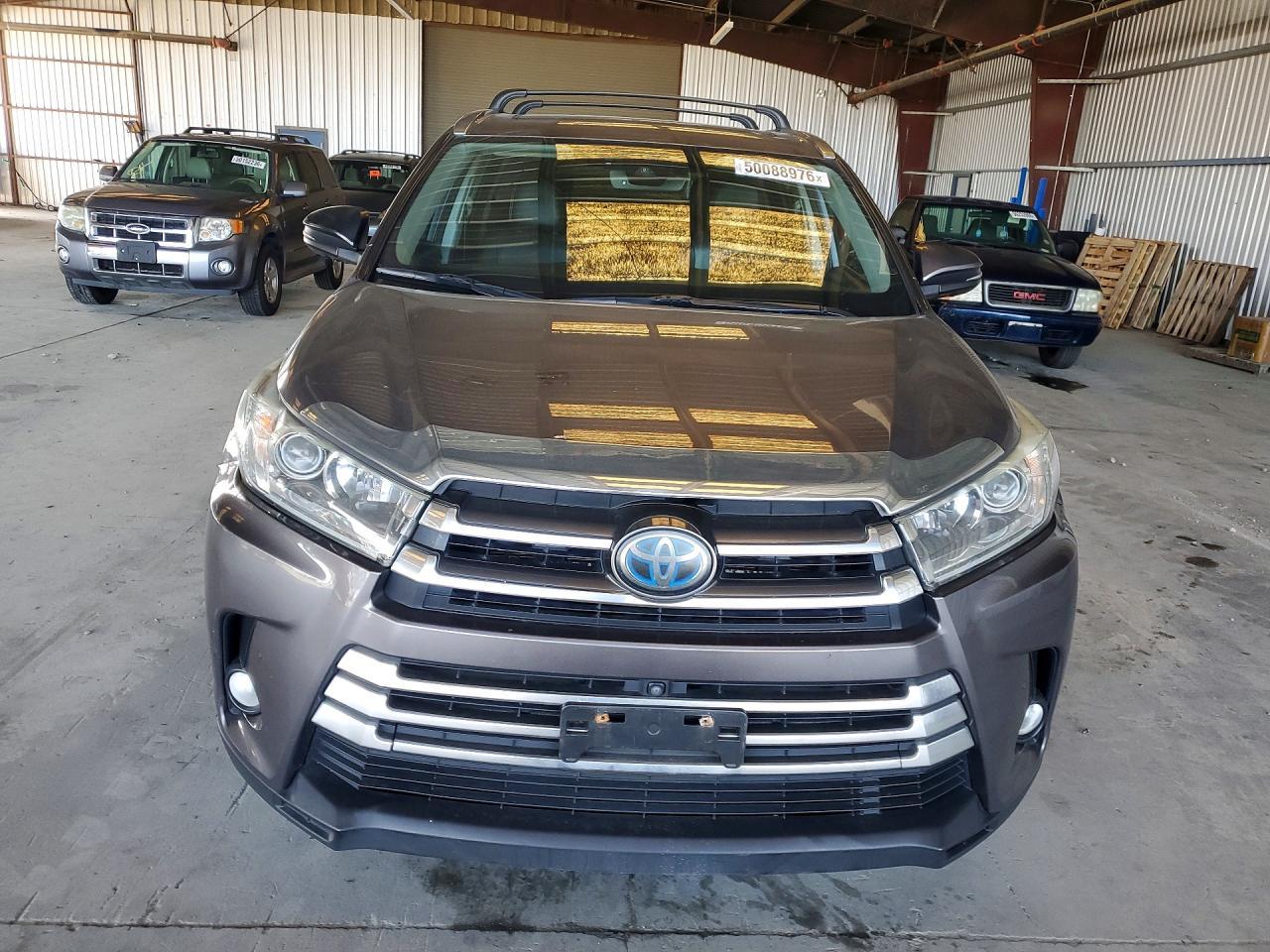2017 Toyota Highlander Hybrid Limited Platinum - Image 5