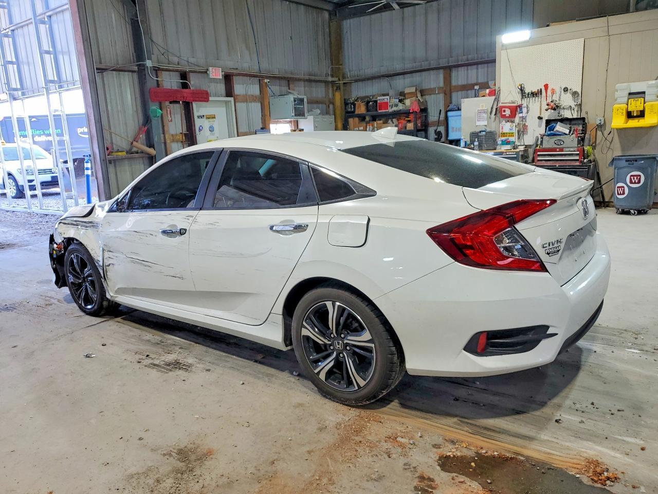 2017 Honda Civic Touring - Image 2