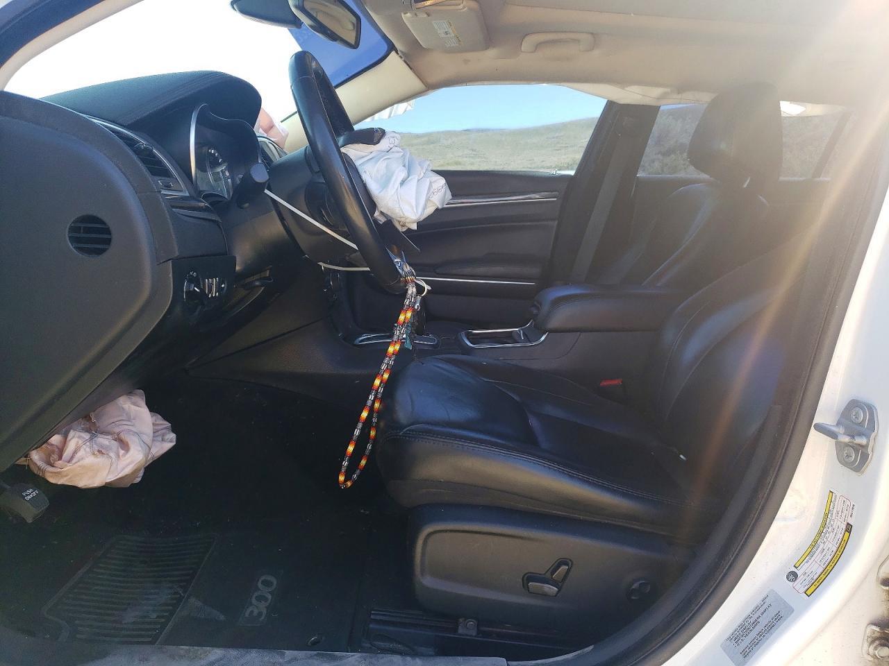 2016 Chrysler 300 Limited - Image 7