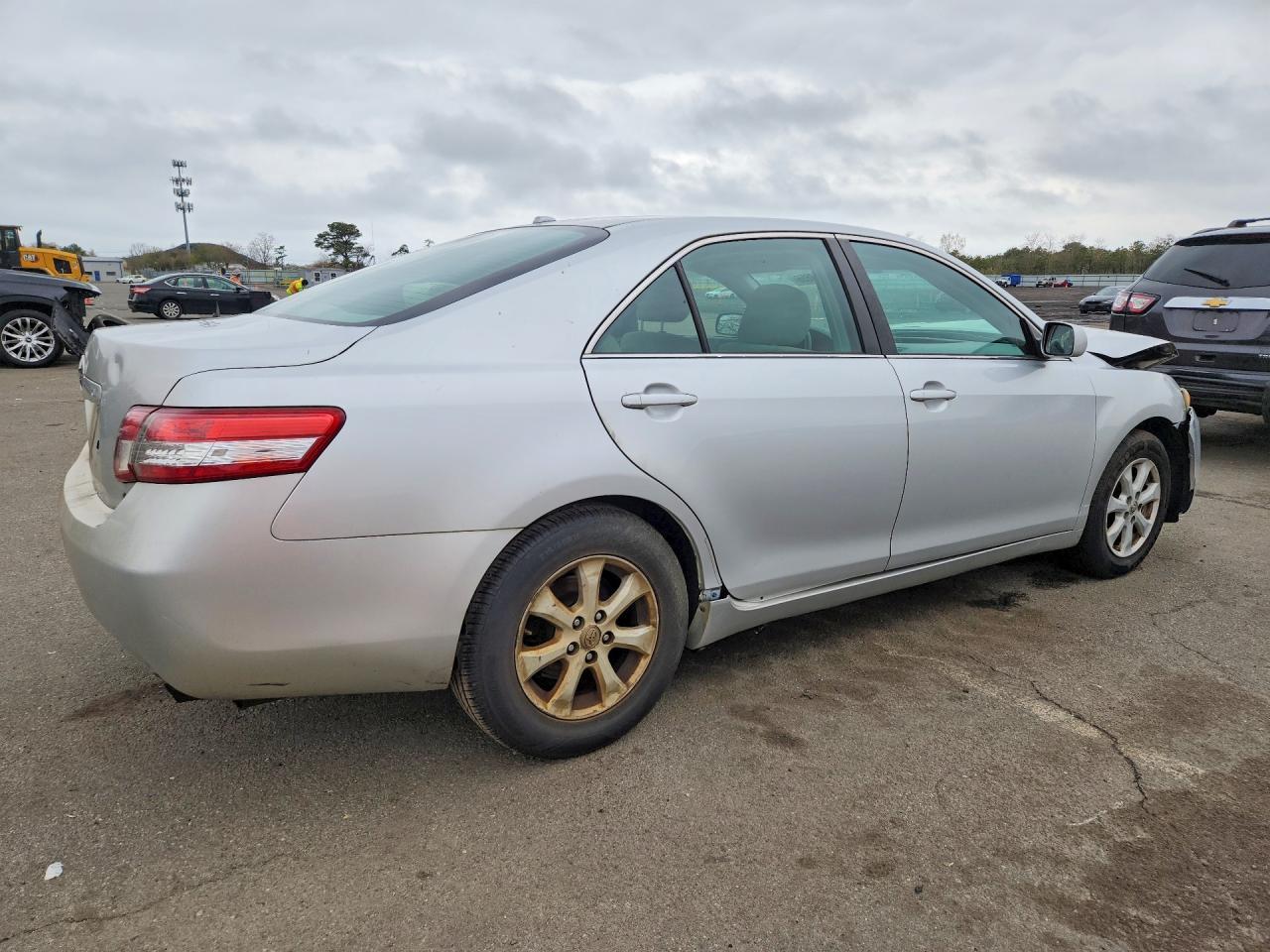 2011 Toyota Camry - Фото 3