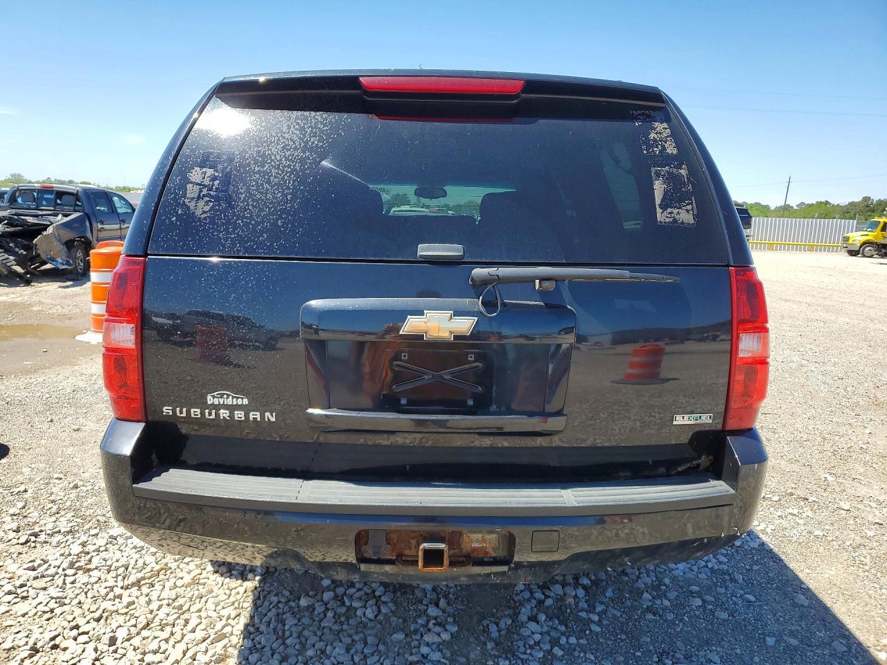 2010 Chevrolet Suburban K1500 Ls - Image 6