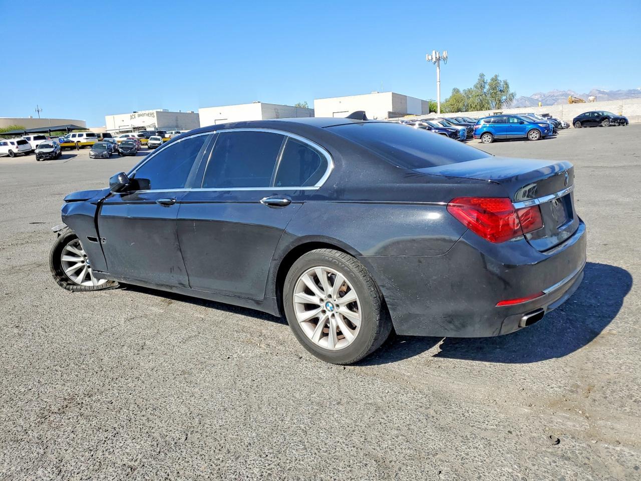 2015 BMW 740 I - Фото 2