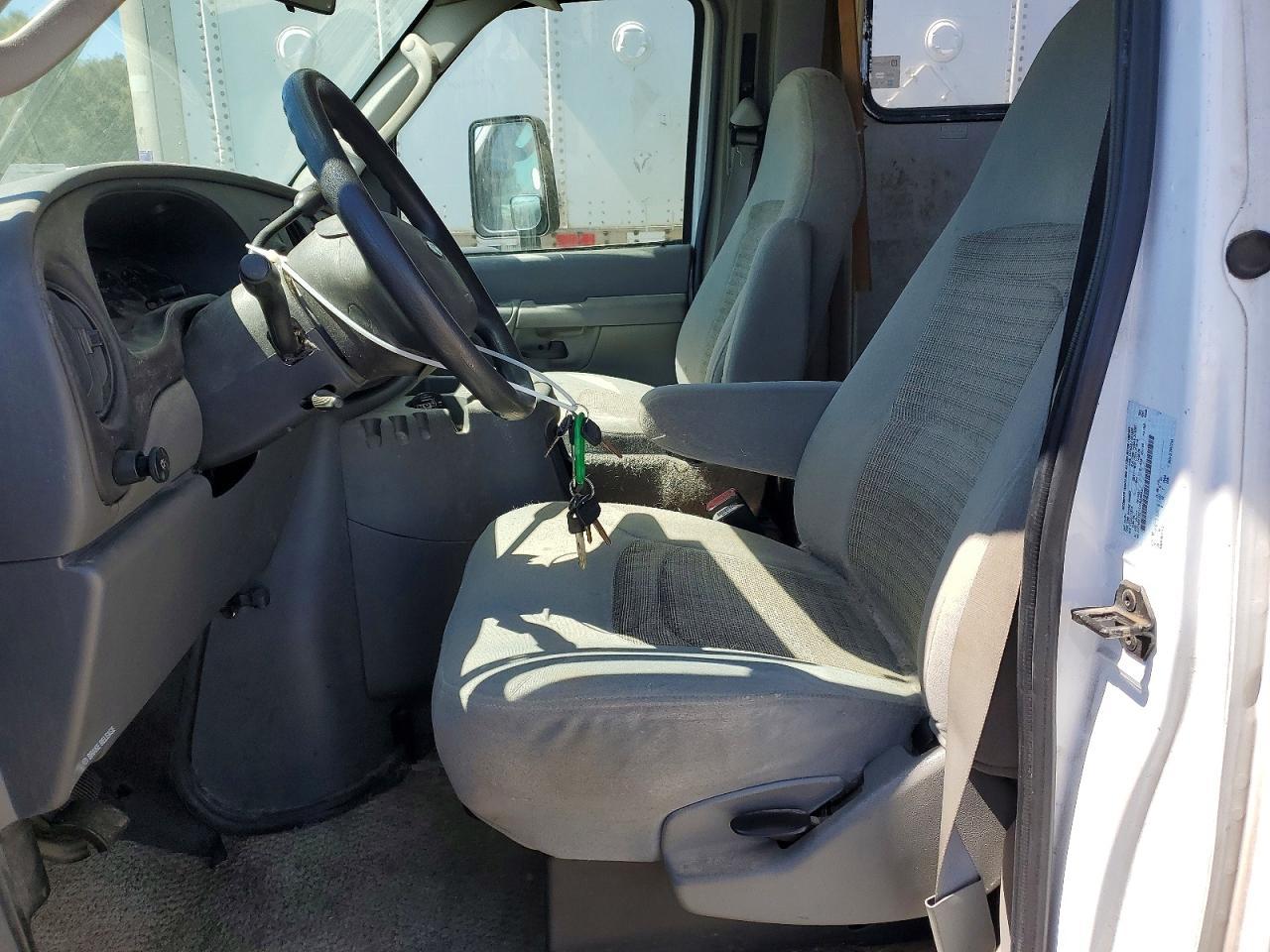 2005 Ford Econoline E350 Super Duty Cutaway Van - Image 7