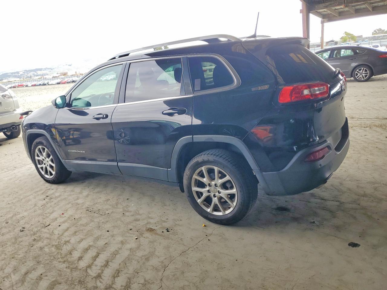 2017 Jeep Cherokee Latitude - Image 2