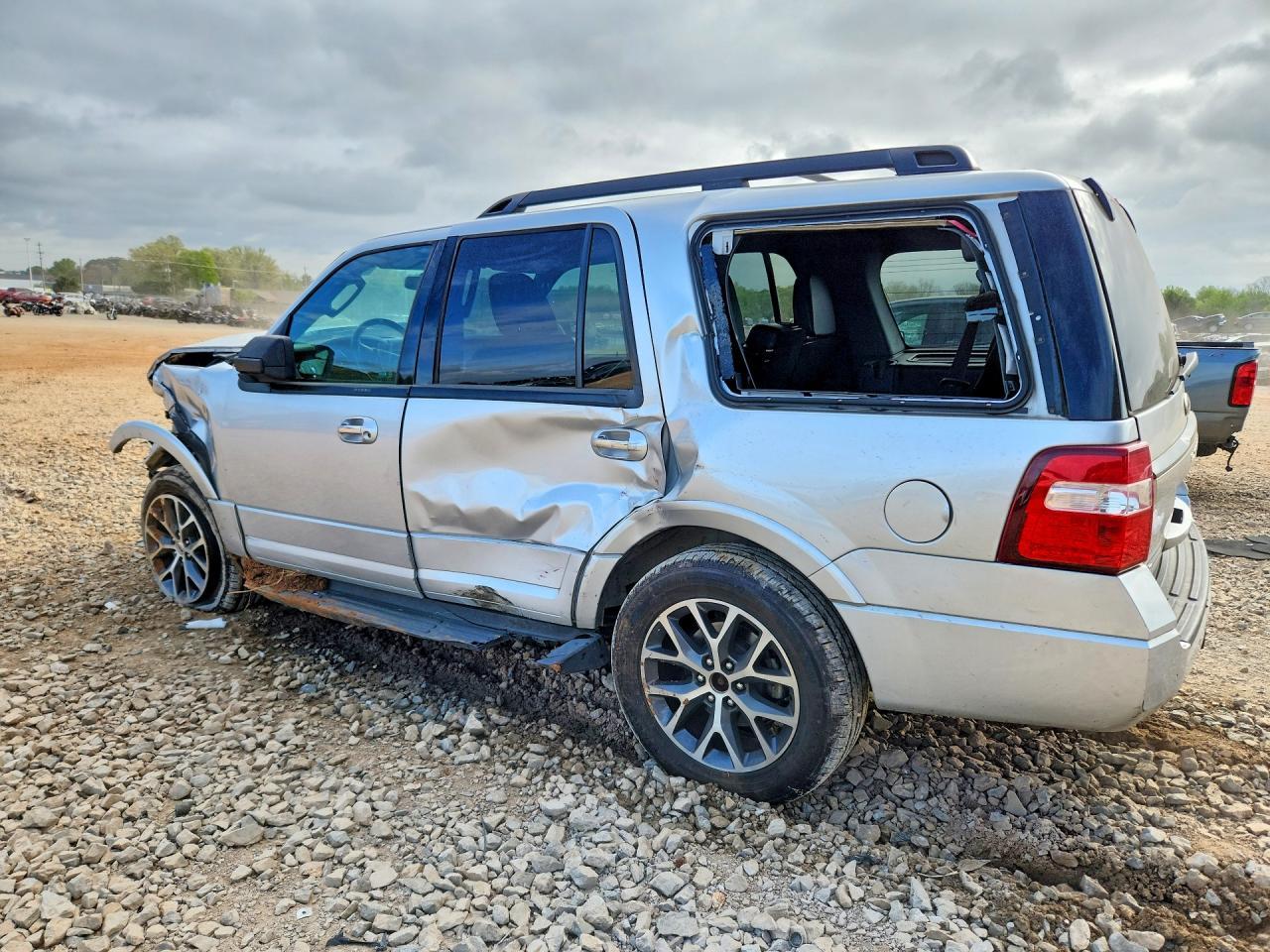 2016 Ford Expedition Xlt - Фото 2