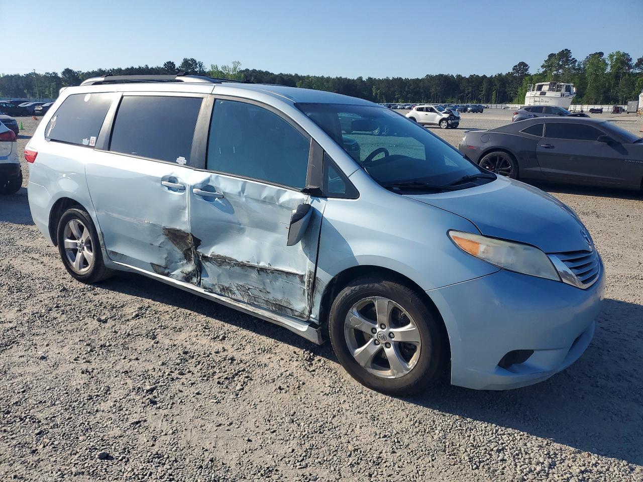 2016 Toyota Sienna Le 8-Passenger - Image 4