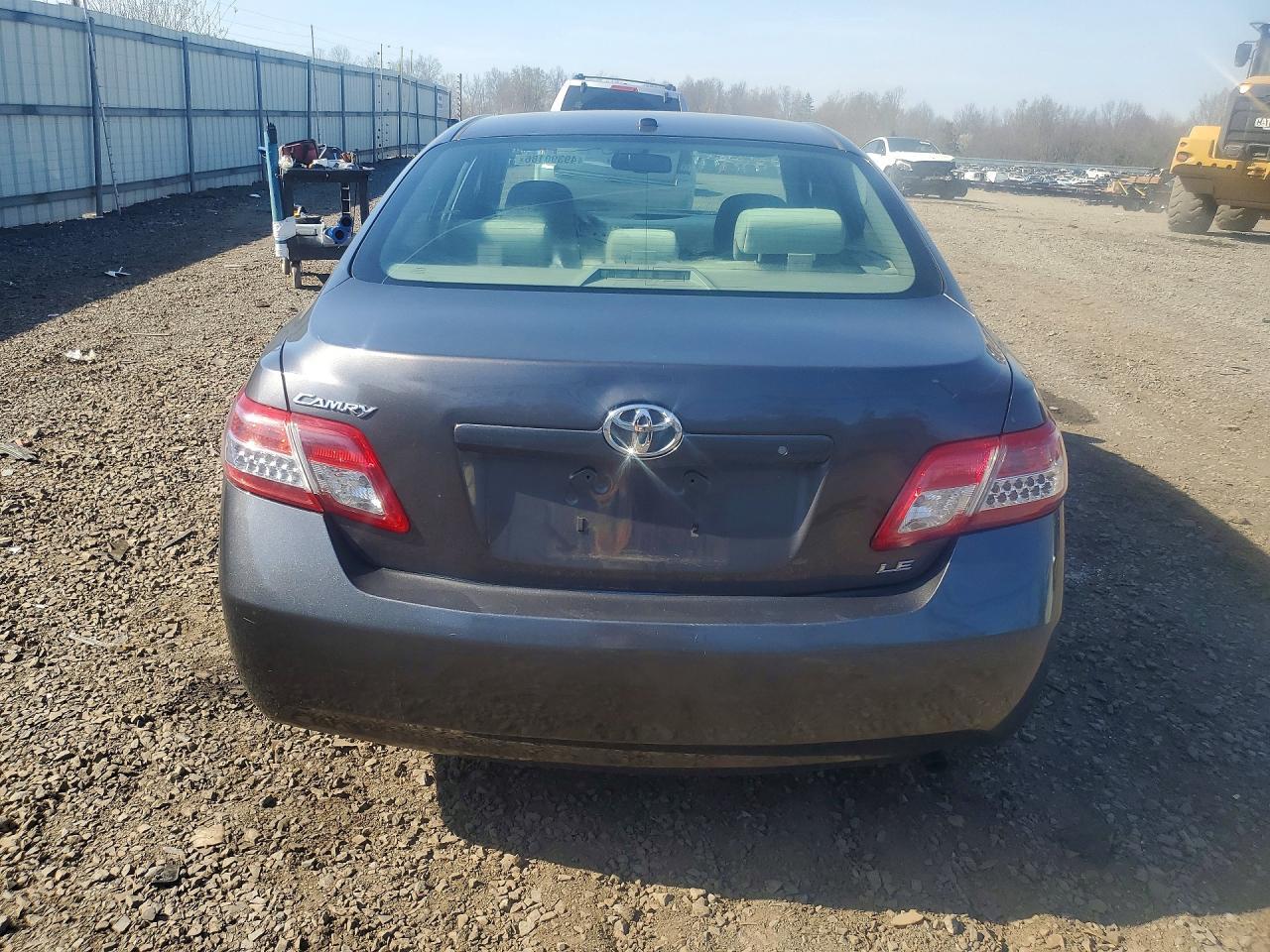 2011 Toyota Camry Le - Image 6