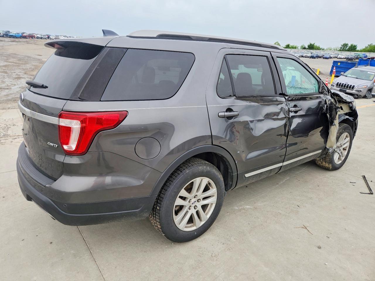 2018 Ford Explorer Xlt - Фото 3