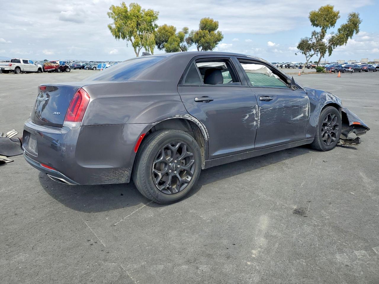 2019 Chrysler 300 Touring - Image 3
