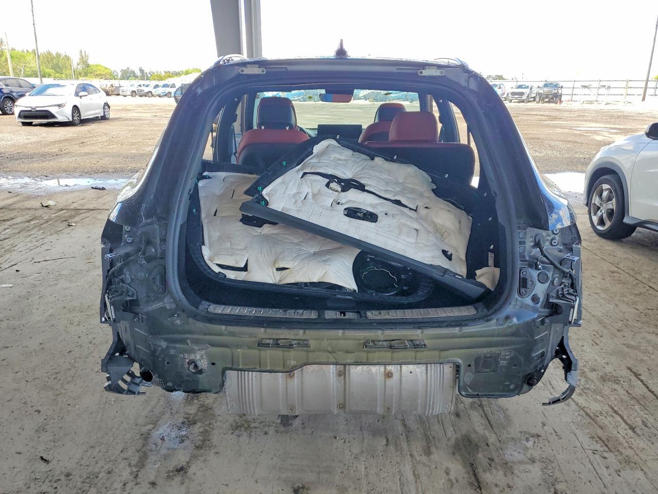 2022 Genesis Gv70 2.5T Standard - Image 6