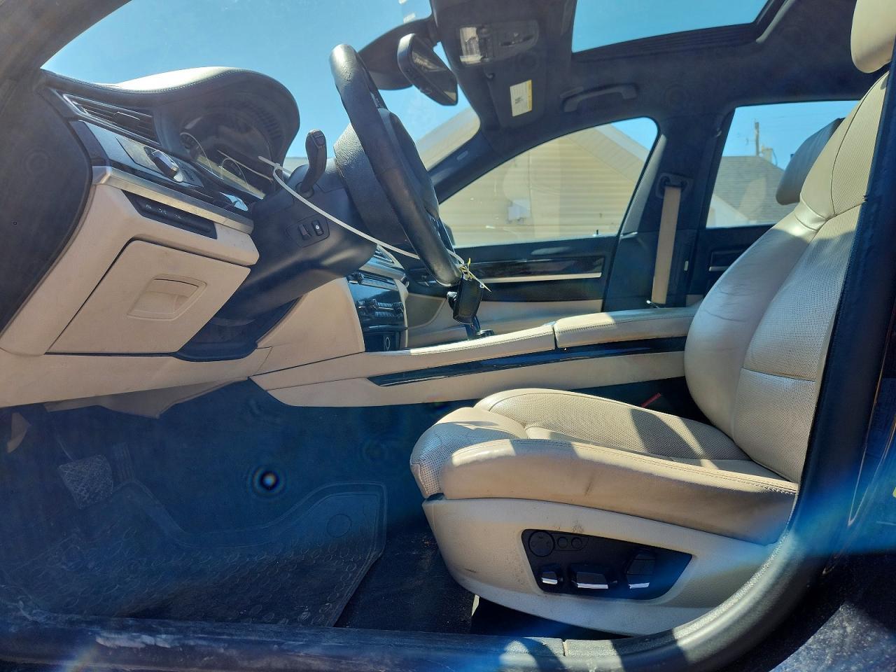 2012 BMW 750 Li - Image 7