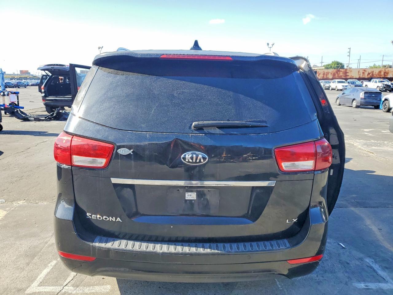 2016 Kia Sedona Lx - Image 6