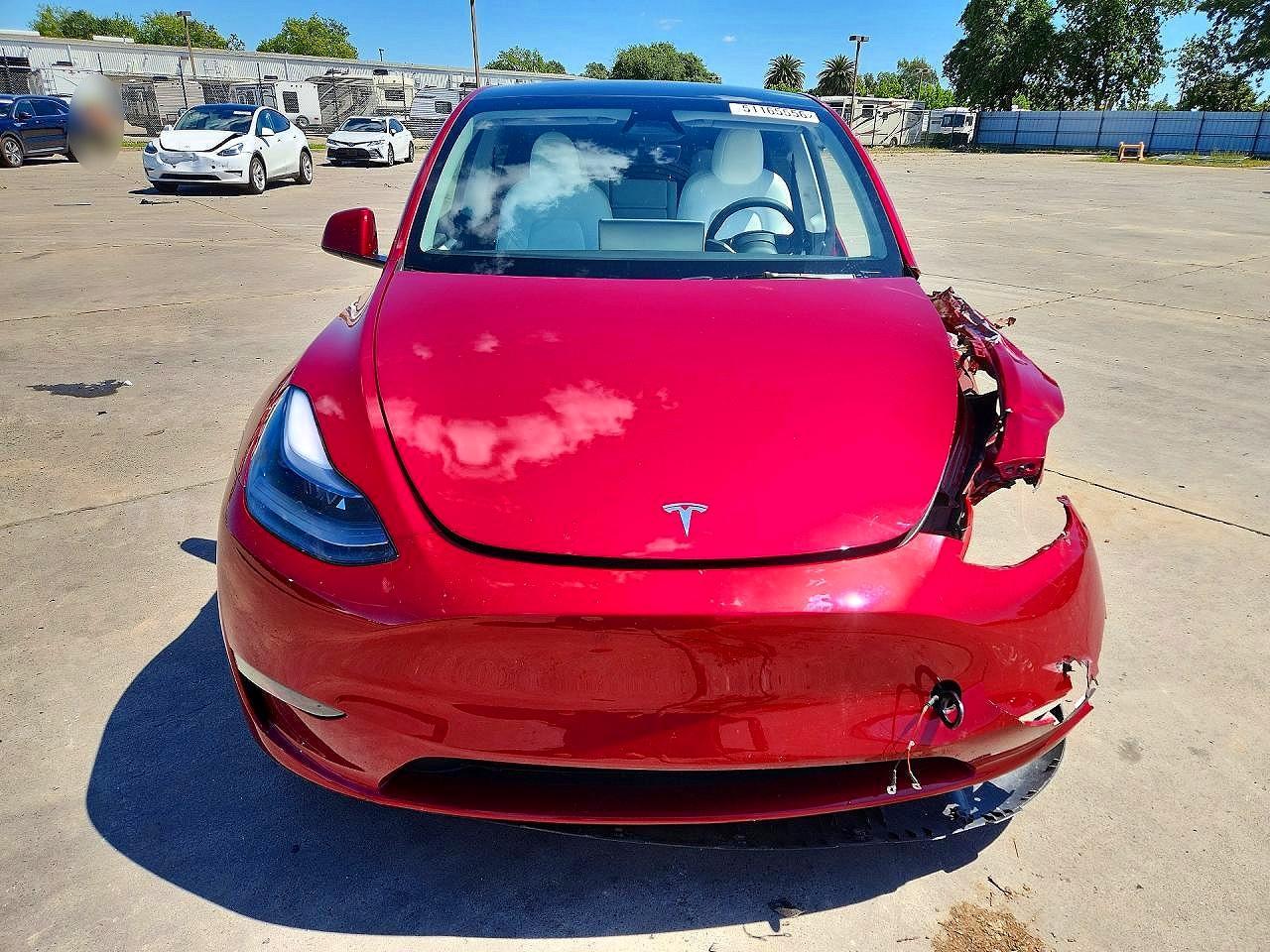 2025 Tesla Model Y - Фото 5
