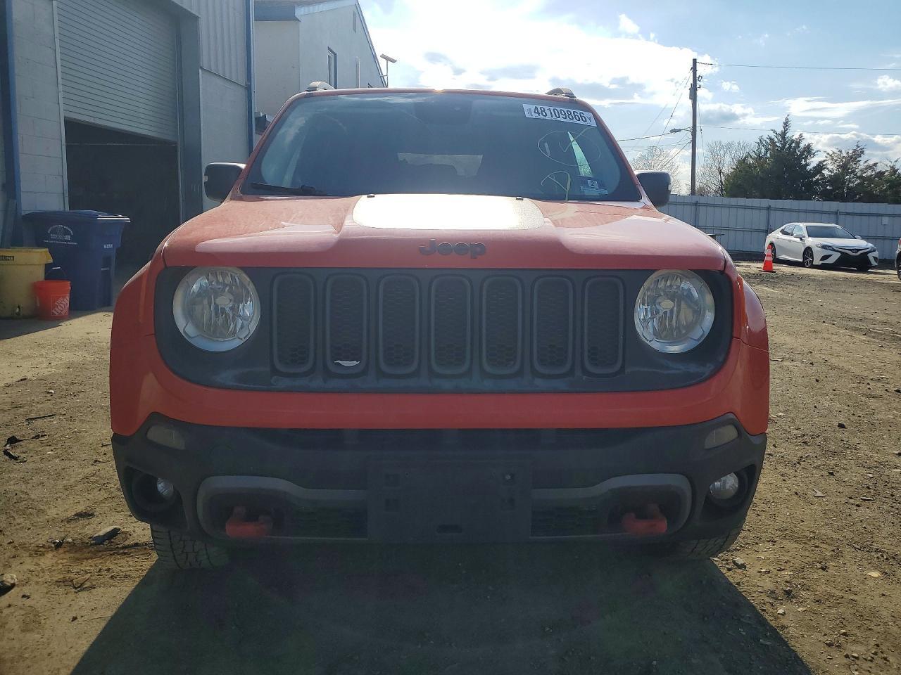 2017 Jeep Renegade Trailhawk - Image 5