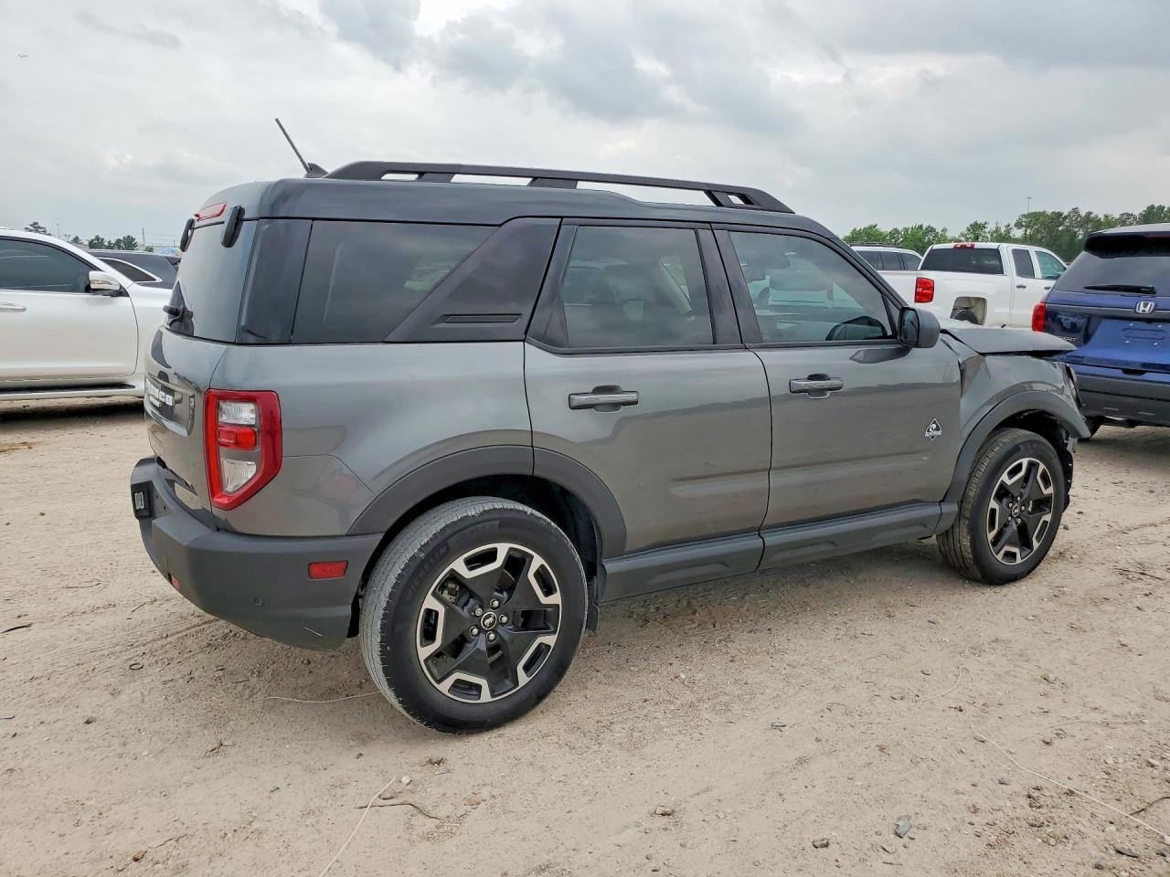 2024 Ford Bronco Sport Outer Banks - Image 3