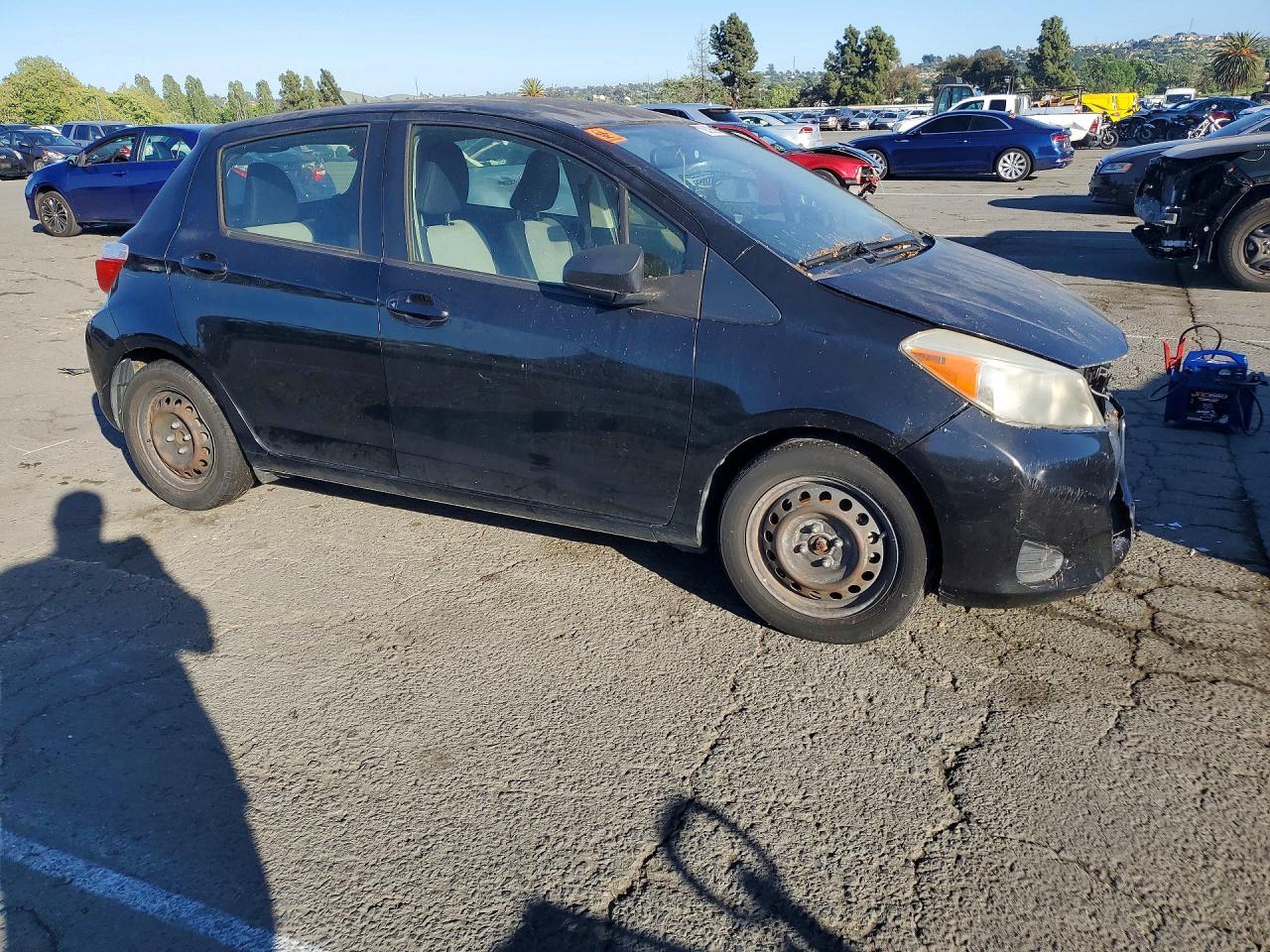 2013 Toyota Yaris 5-Door Le - Image 4