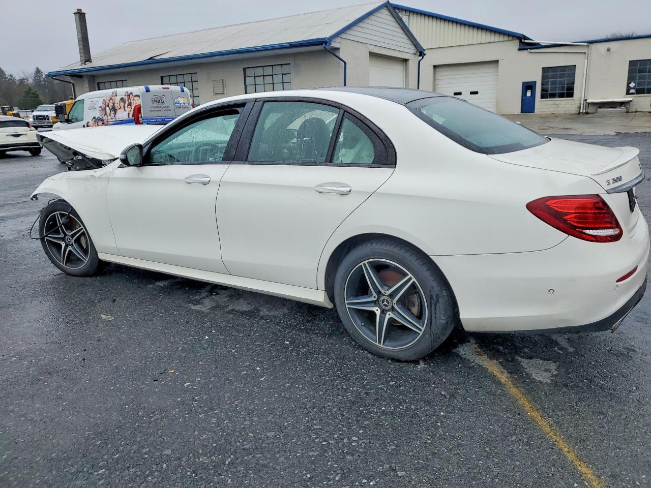 2018 Mercedes-Benz E 300 4Matic - Фото 2