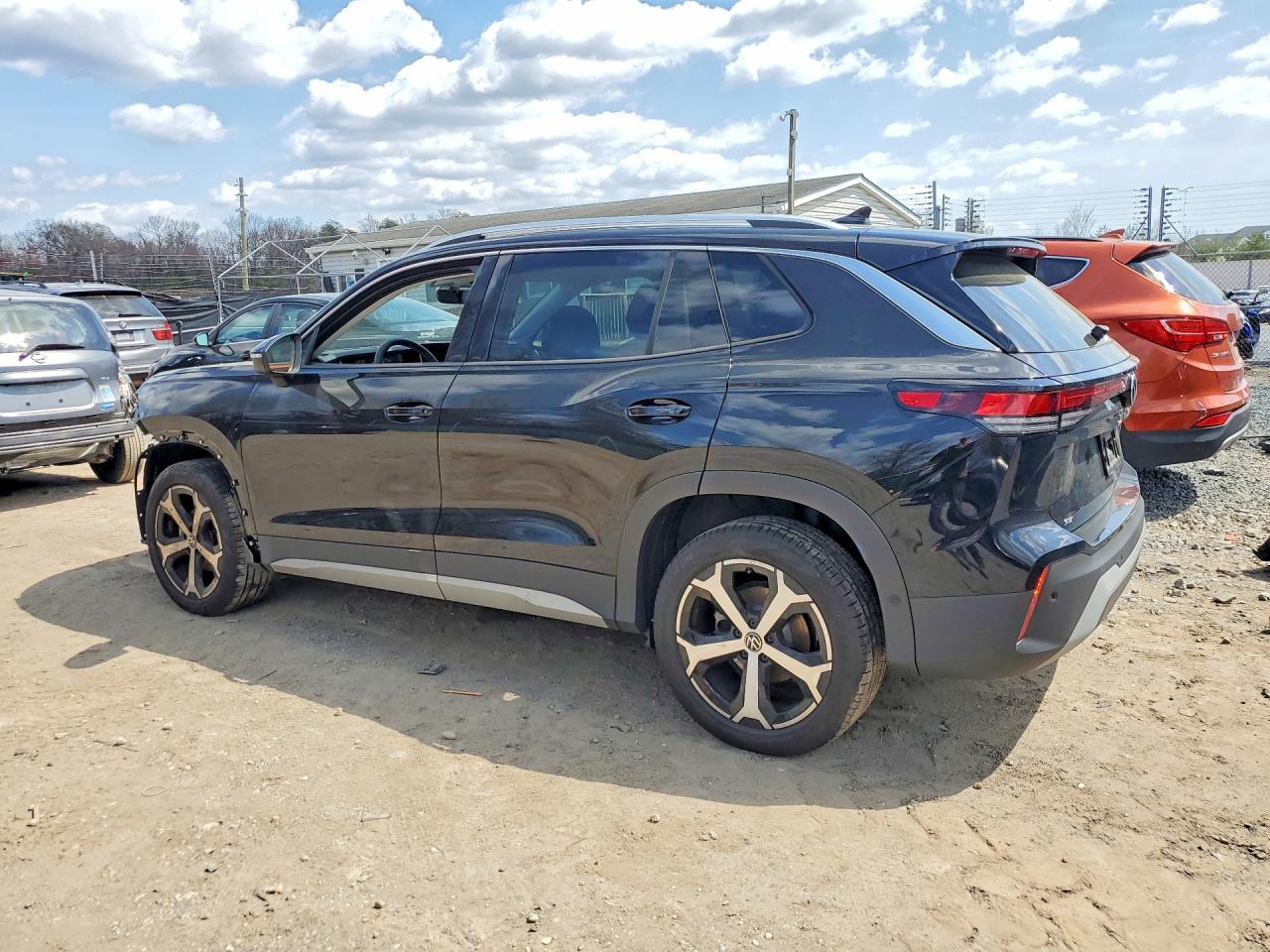 2025 Volkswagen Tiguan Se - Фото 2