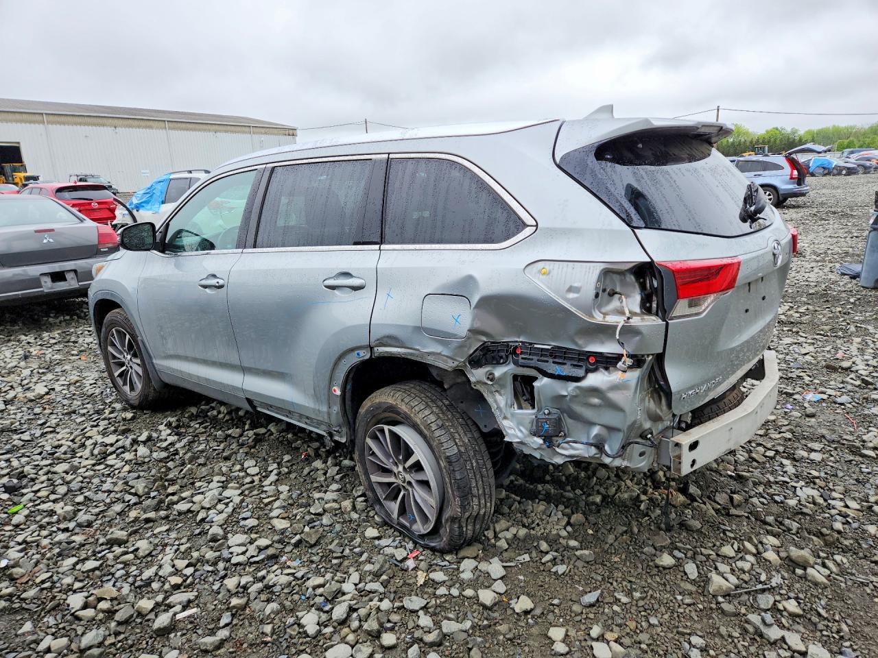 2019 Toyota Highlander Xle - Image 2