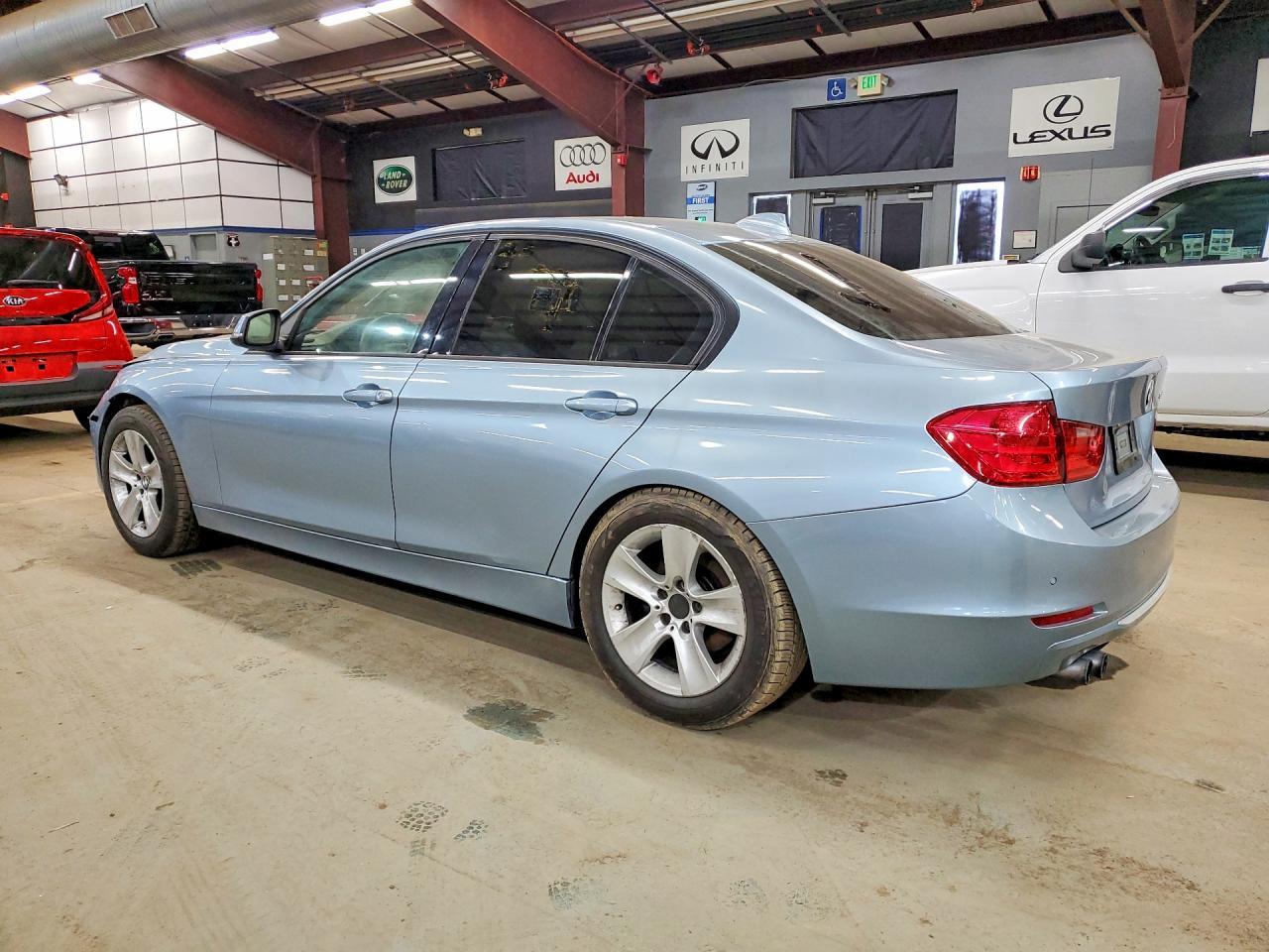 2013 BMW 328 I - Фото 2