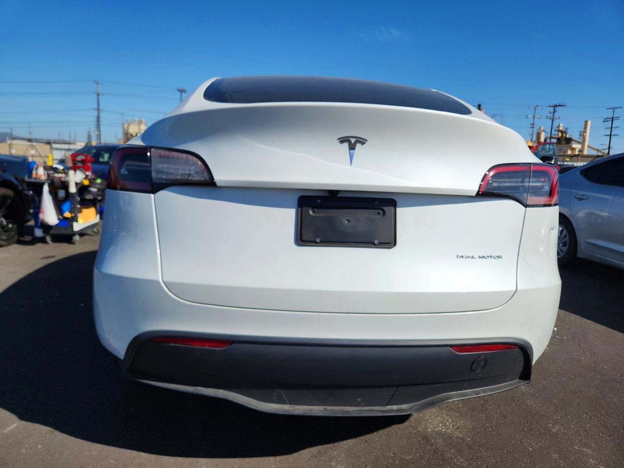 2025 Tesla Model Y - Фото 6