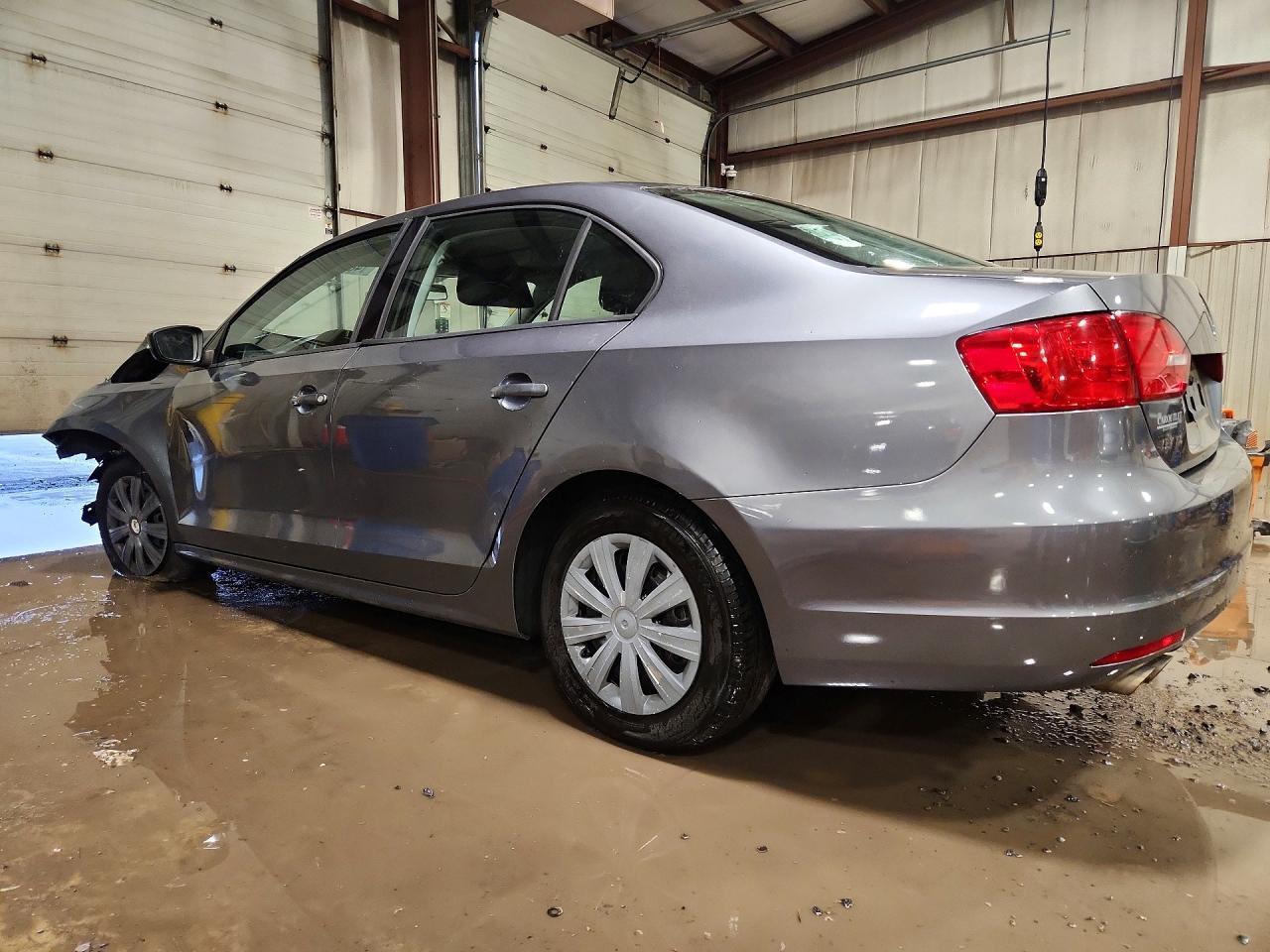 2011 Volkswagen Jetta Base - Фото 2