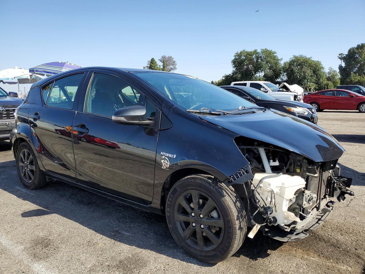 2016 Toyota Prius C Persona Special Edition - Фото 4