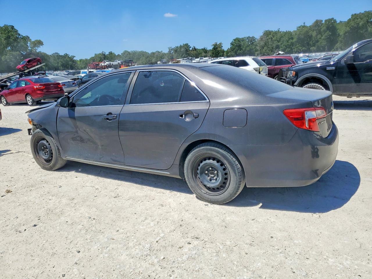 2012 Toyota Camry Le - Фото 2