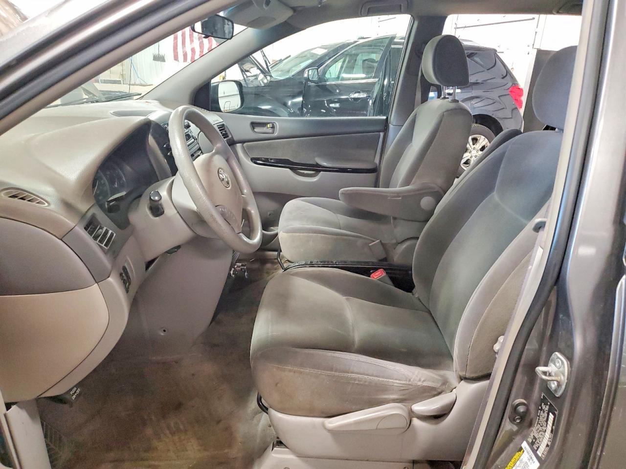 2005 Toyota Sienna Le 8 Passenger - Фото 7