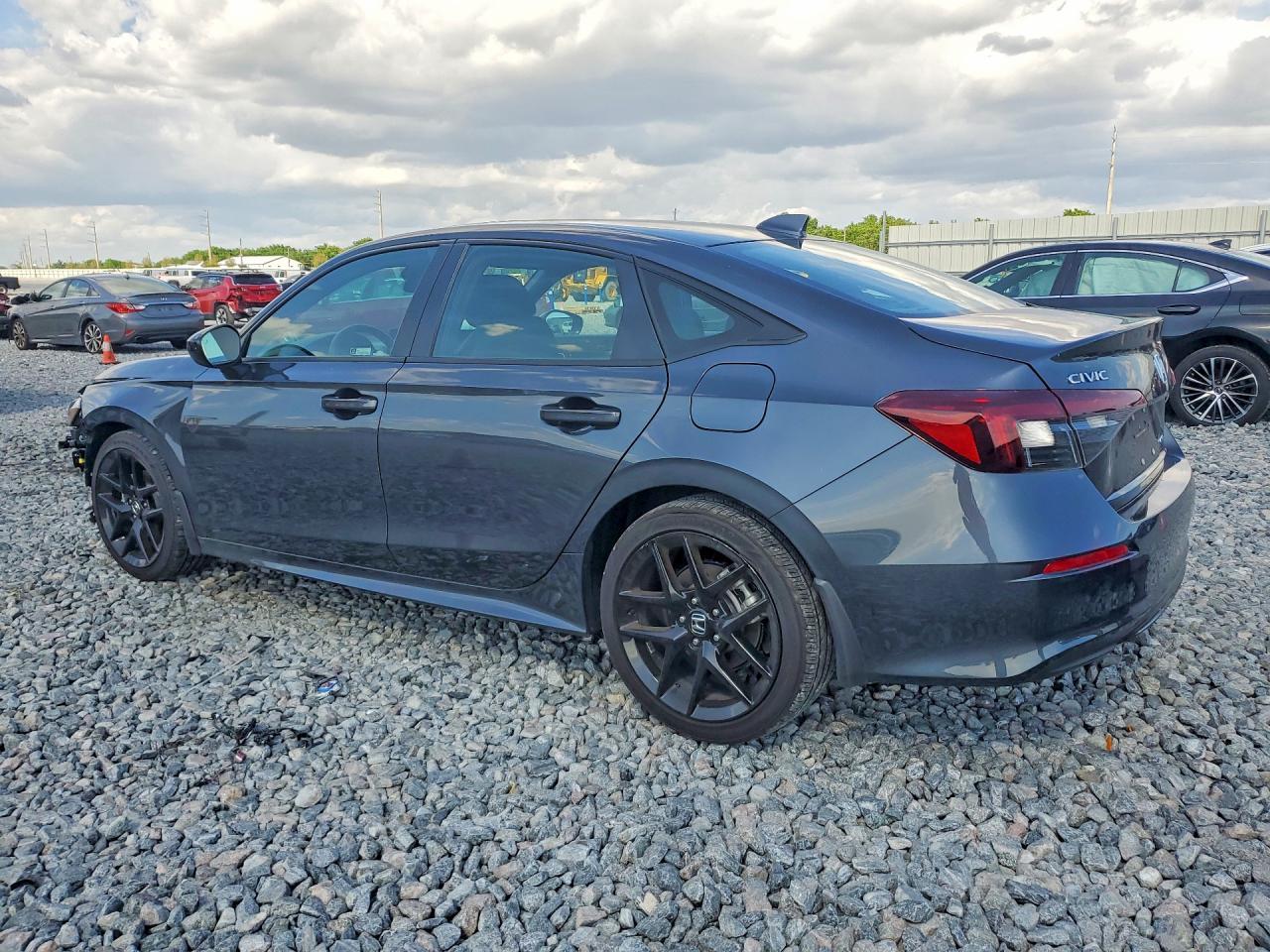 2025 Honda Civic Sport - Фото 2