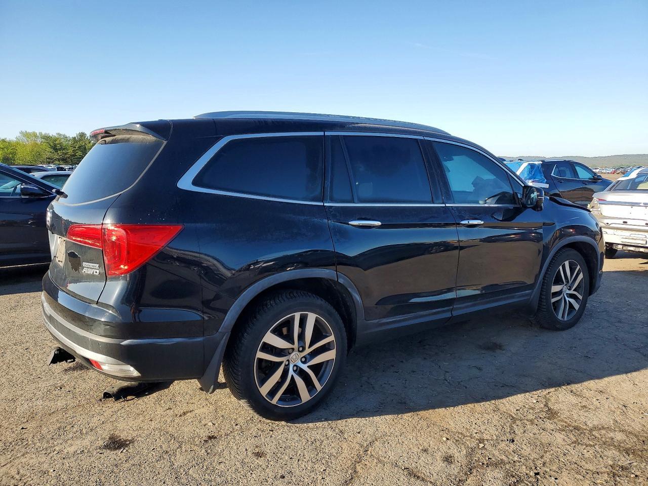 2016 Honda Pilot Touring - Image 3