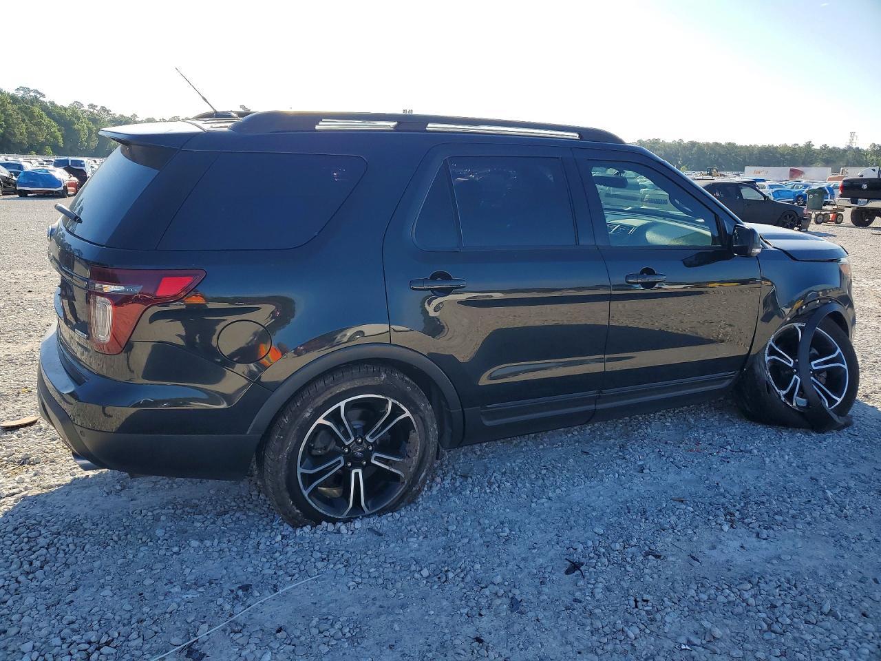 2015 Ford Explorer Sport - Image 3