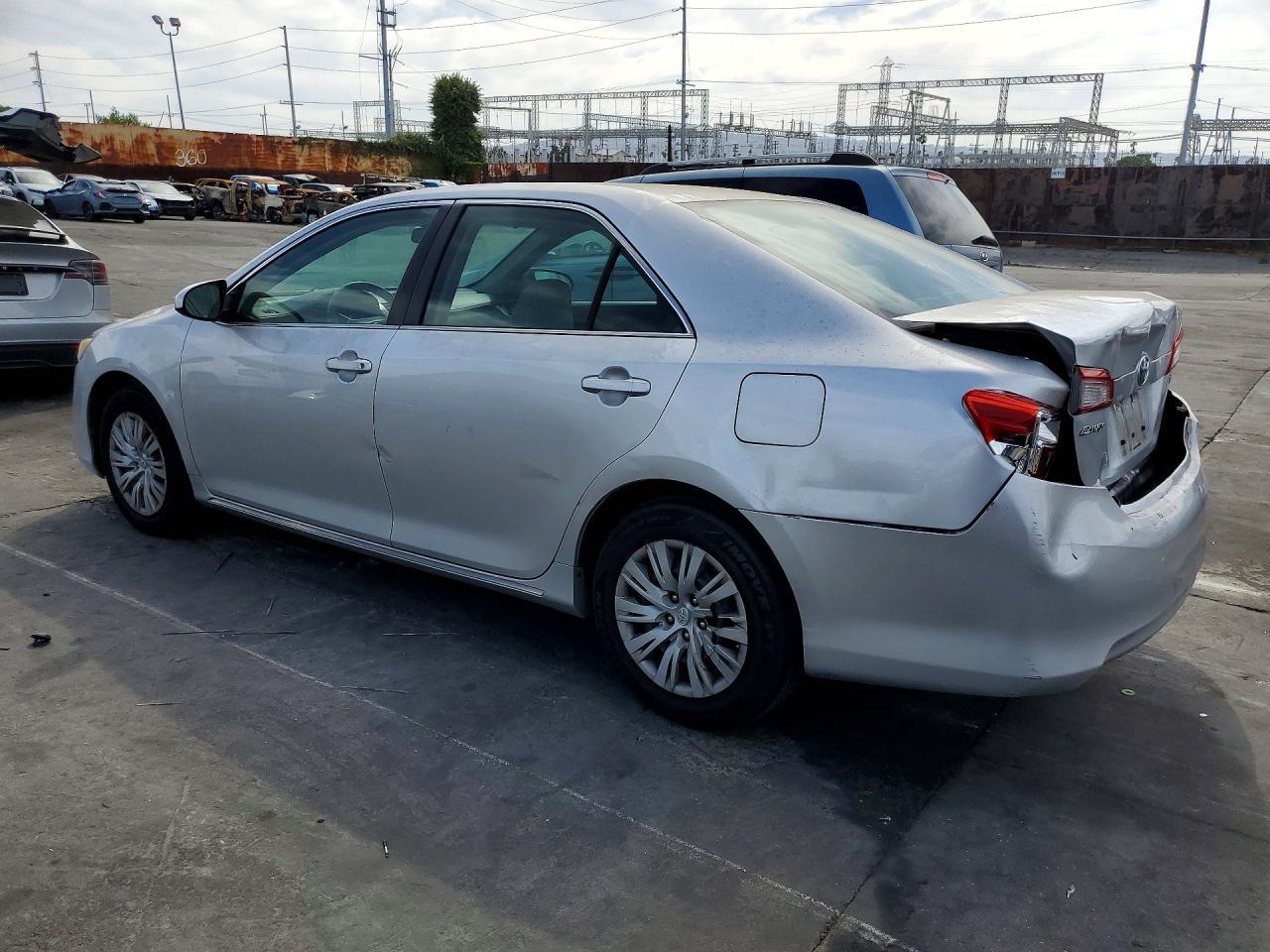 2014 Toyota Camry Le - Фото 2