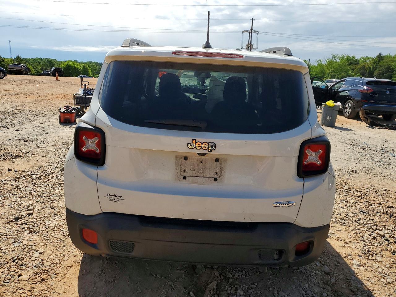 2015 Jeep Renegade Latitude - Image 6