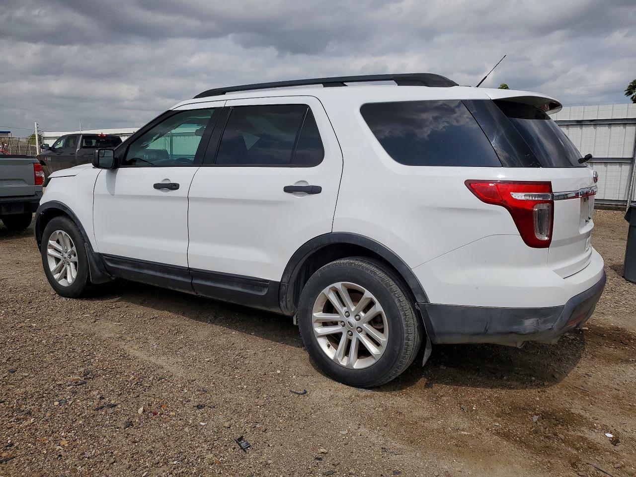 2015 Ford Explorer - Image 2