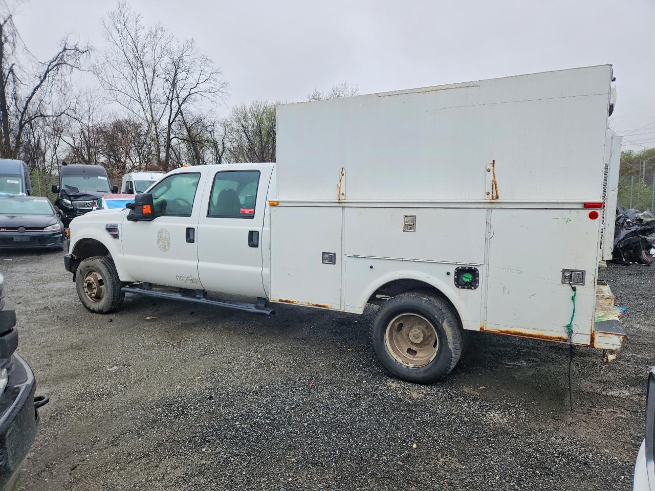 2008 Ford F350 Super Duty Utility / Service Truck - Image 2