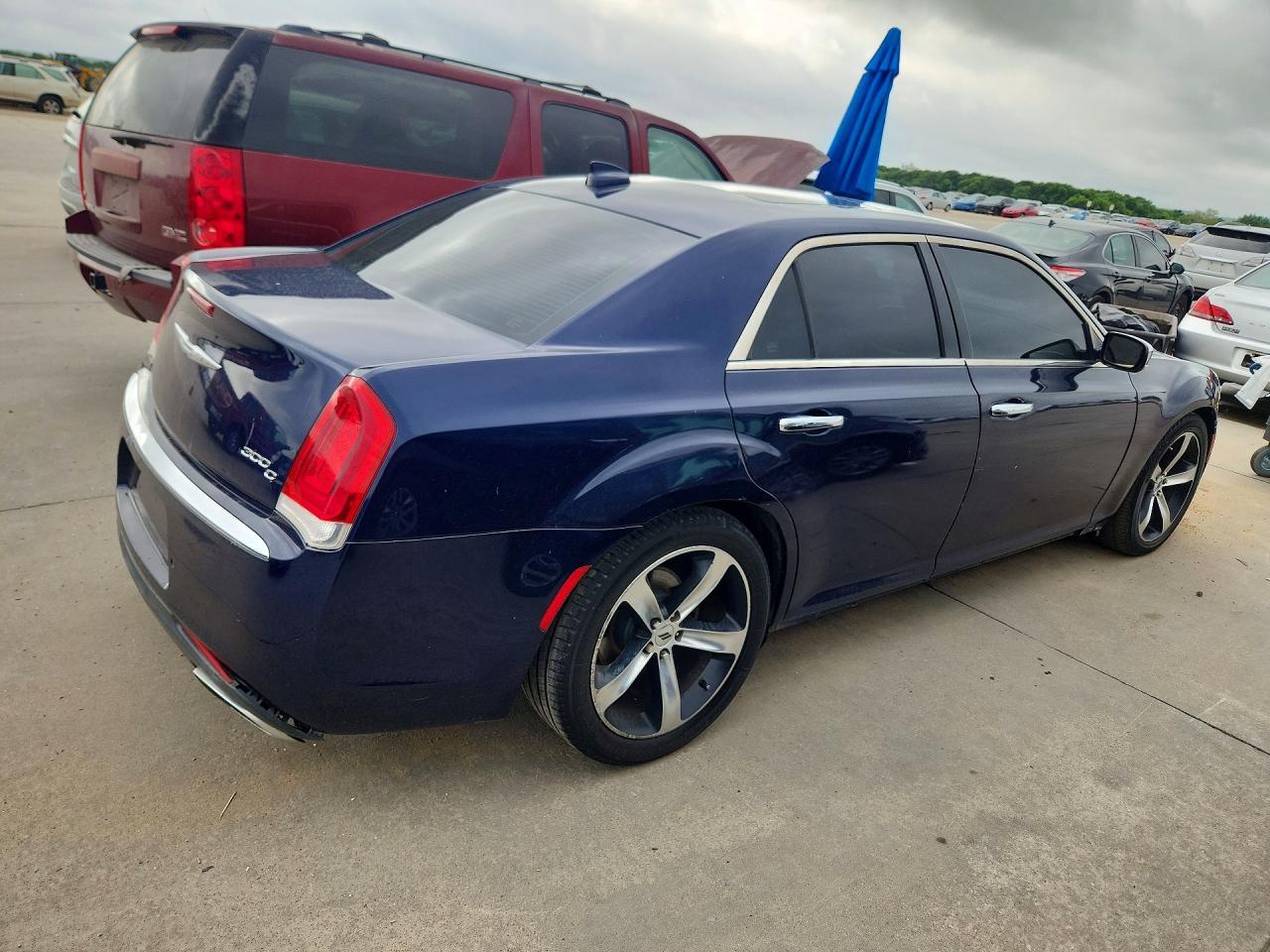 2017 Chrysler 300C - Image 3
