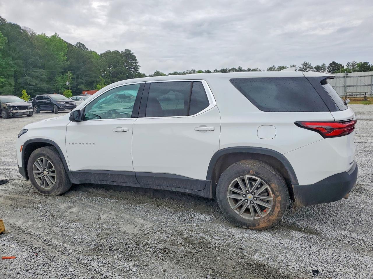 2023 Chevrolet Traverse Ls - Image 2
