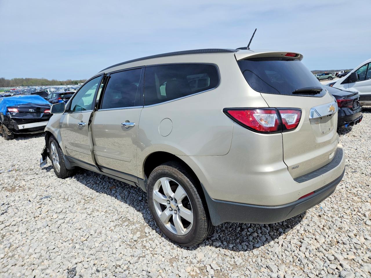 2016 Chevrolet Traverse Lt - Image 2