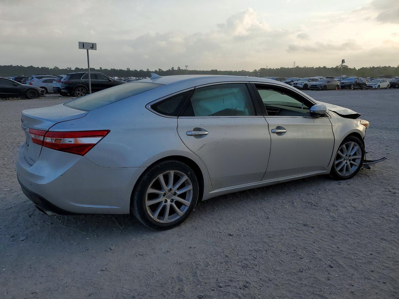 2013 Toyota Avalon Limited - Image 3