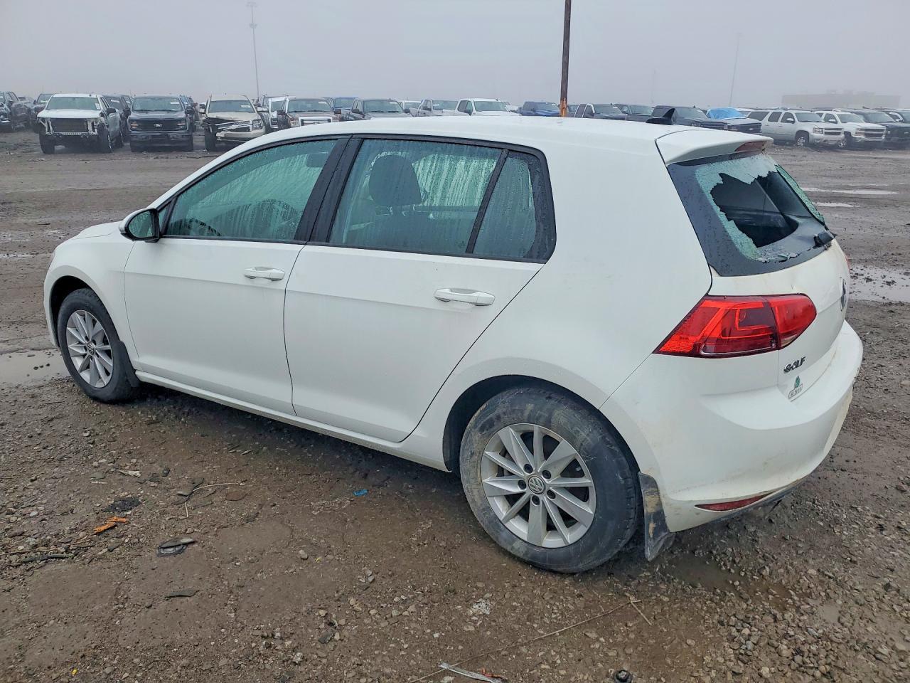 2016 Volkswagen Golf S - Image 2