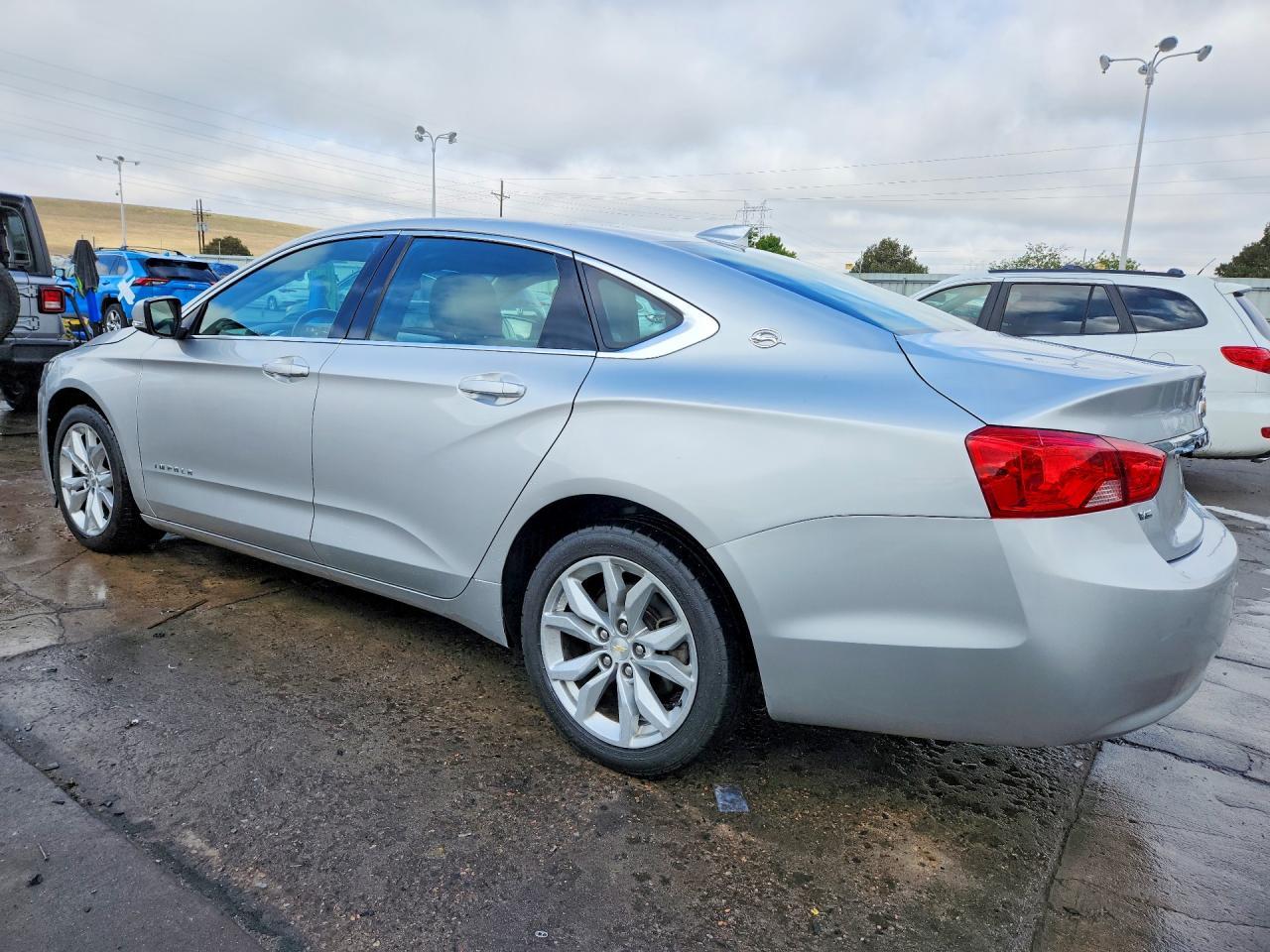 2017 Chevrolet Impala Lt - Image 2