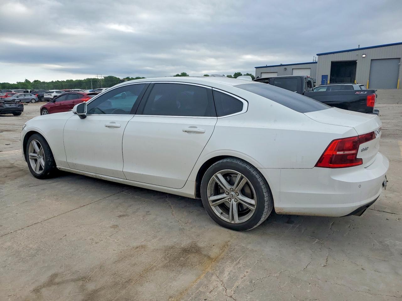 2018 Volvo S90 T5 Momentum - Фото 2