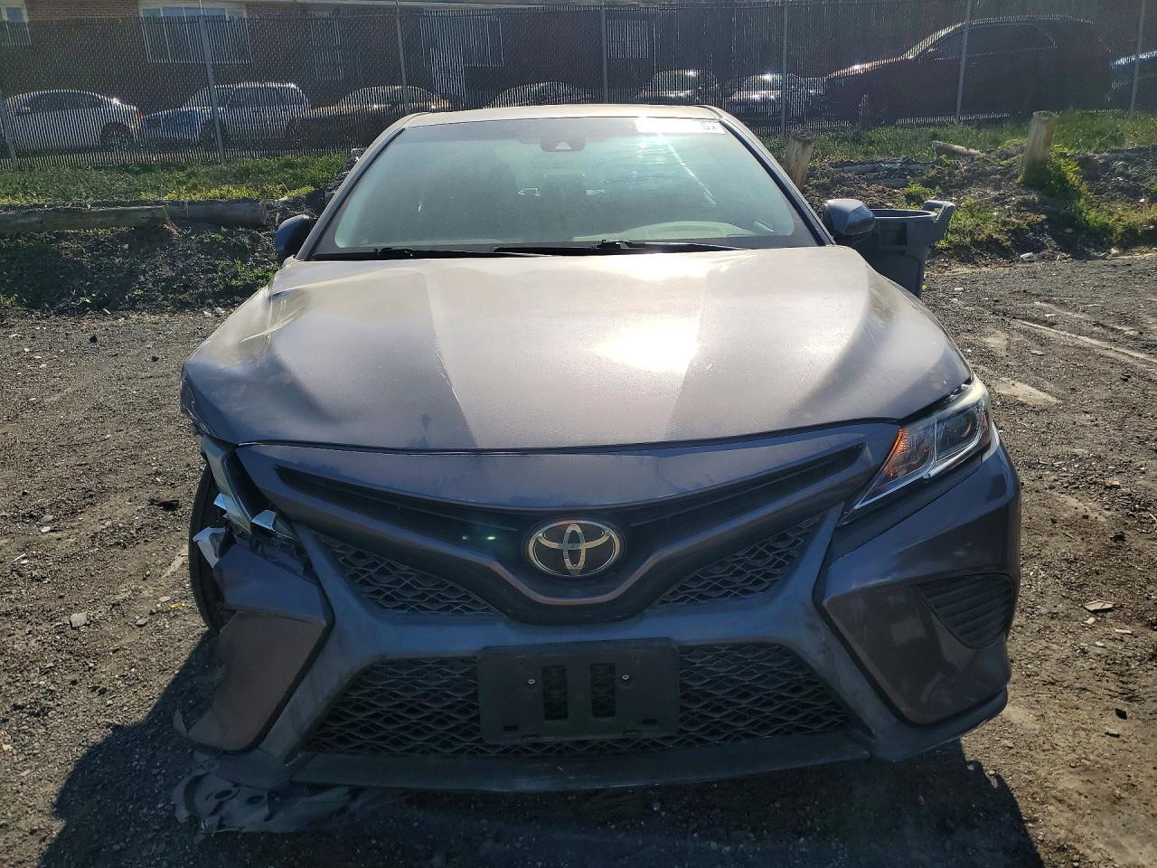 2020 Toyota Camry Se - Image 5