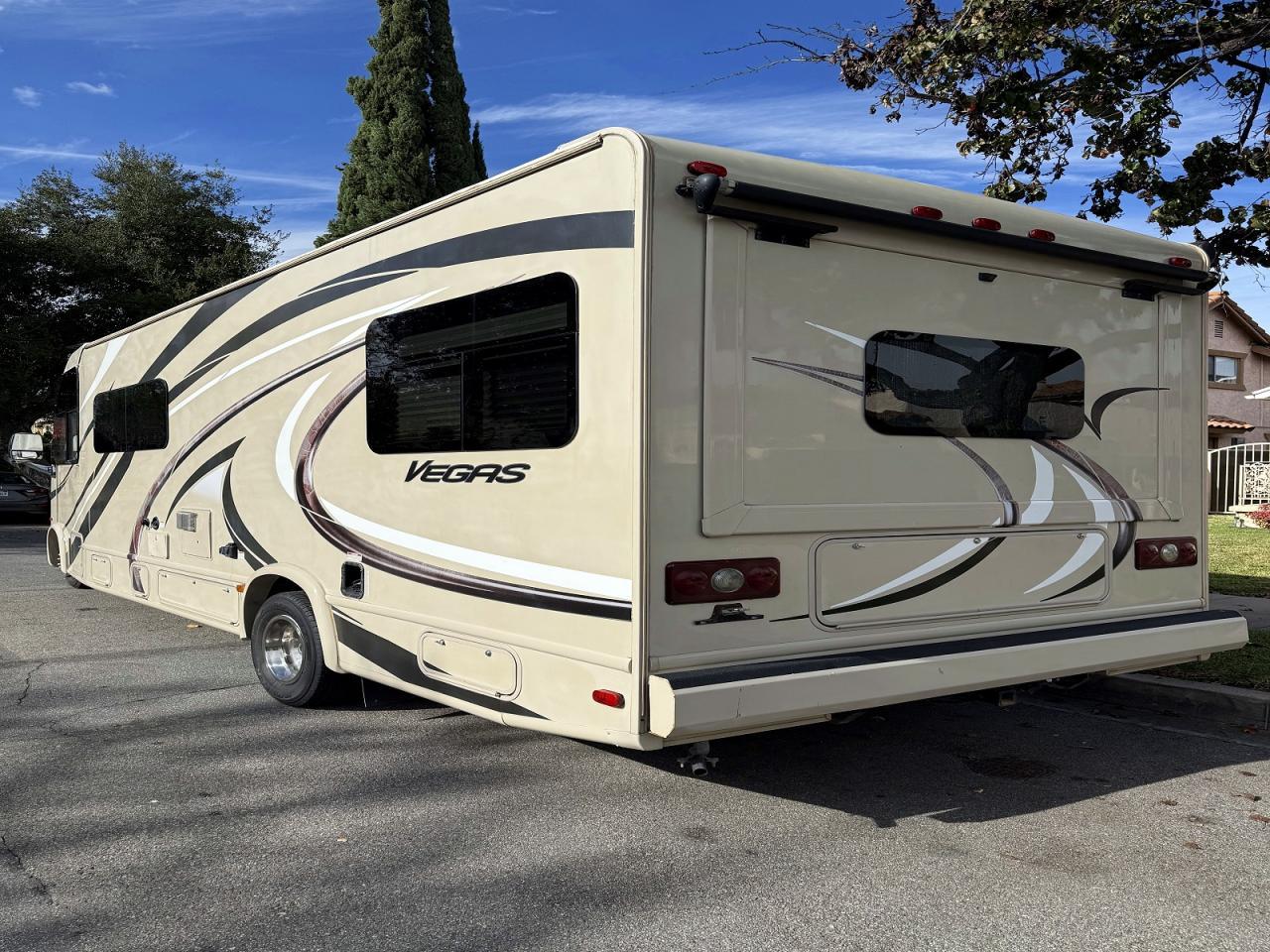 2016 Ford Econoline E450 Super Duty Commercial Stripped Chassis - Фото 3