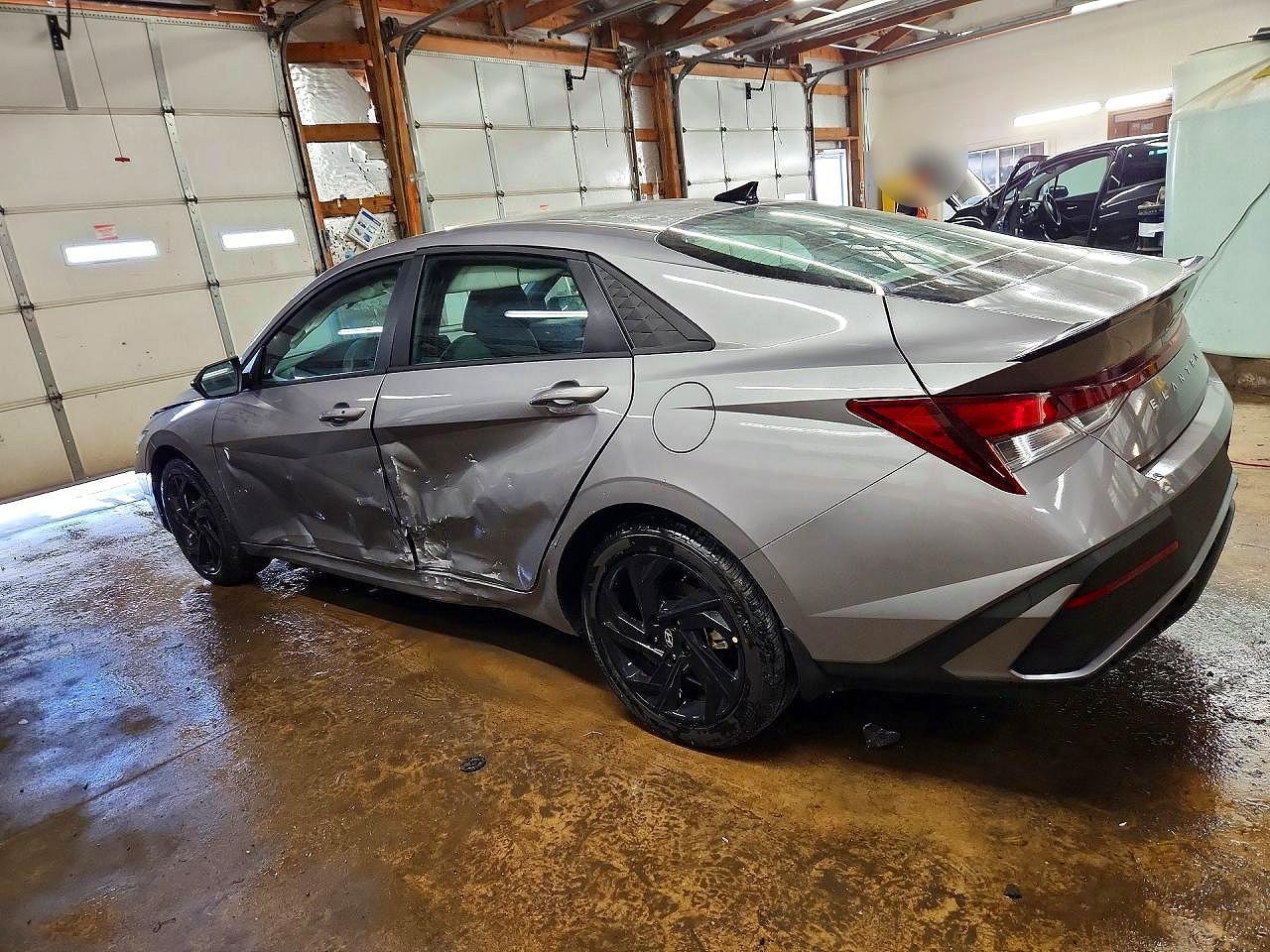2026 Hyundai Elantra Sel Sport - Image 2