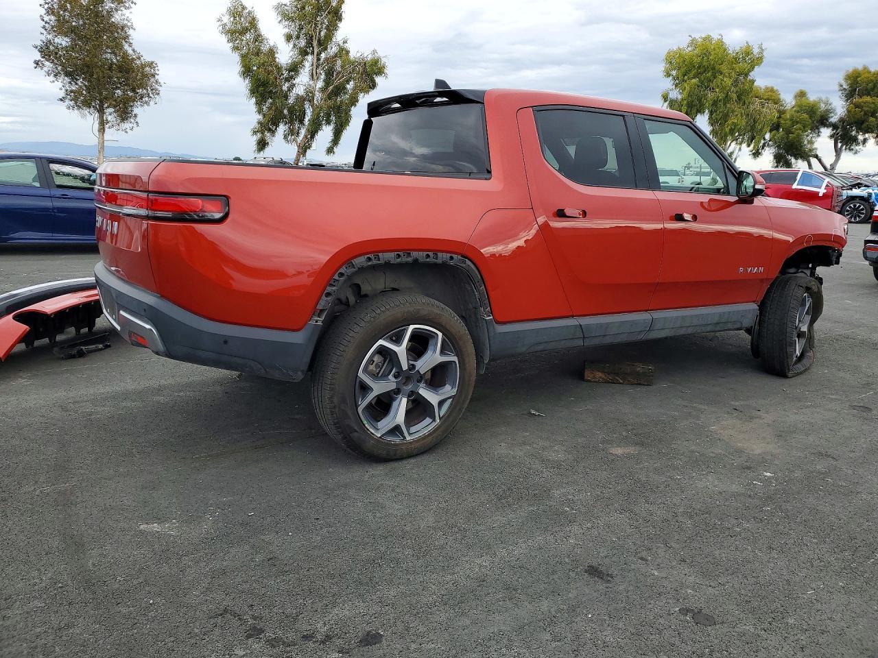 2023 Rivian R1T Adventure - Фото 3